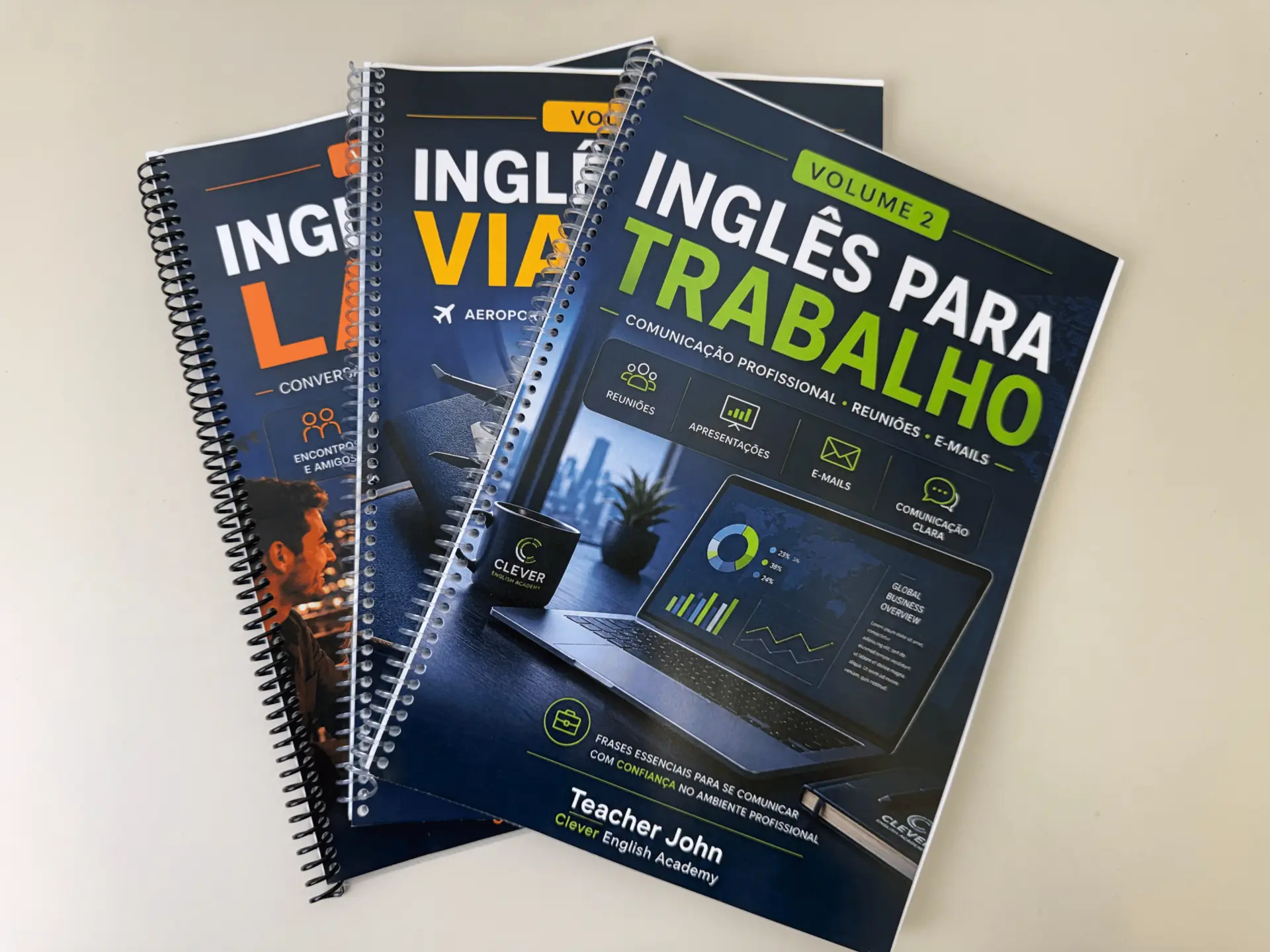 Os três volumes da Trilogia de Inglês lado a lado